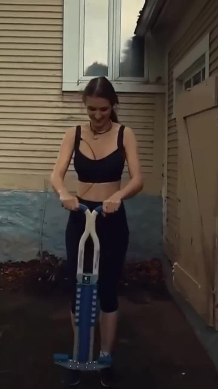 Piper Blush: 당신은 Pogostick 트릭이 있습니까?