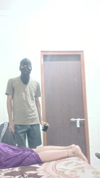 Didi wurde ins Hotel gebracht und massiert, dann betrachtete sie den heißen Körper.