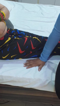 Een bed delen met de beste vriend van stiefmoeder tijdens de bruiloft