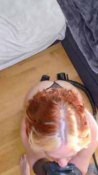 Bezeten En Druipend - Mollige Demon Rijdt Voor Sperma!