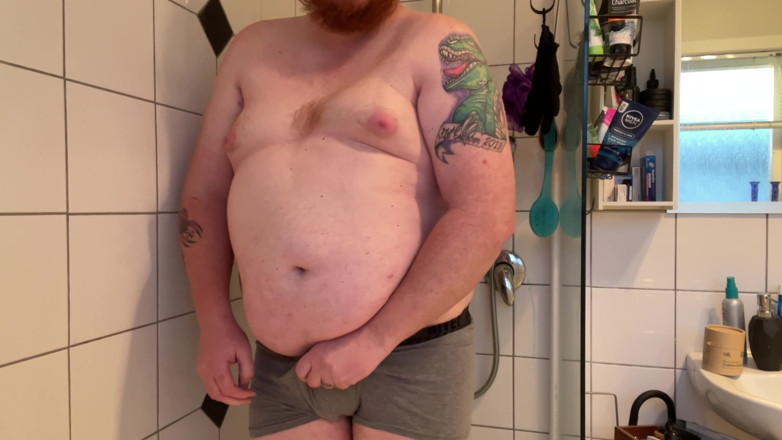 Ginger daddy: Ginger Stepdaddy pees underwear