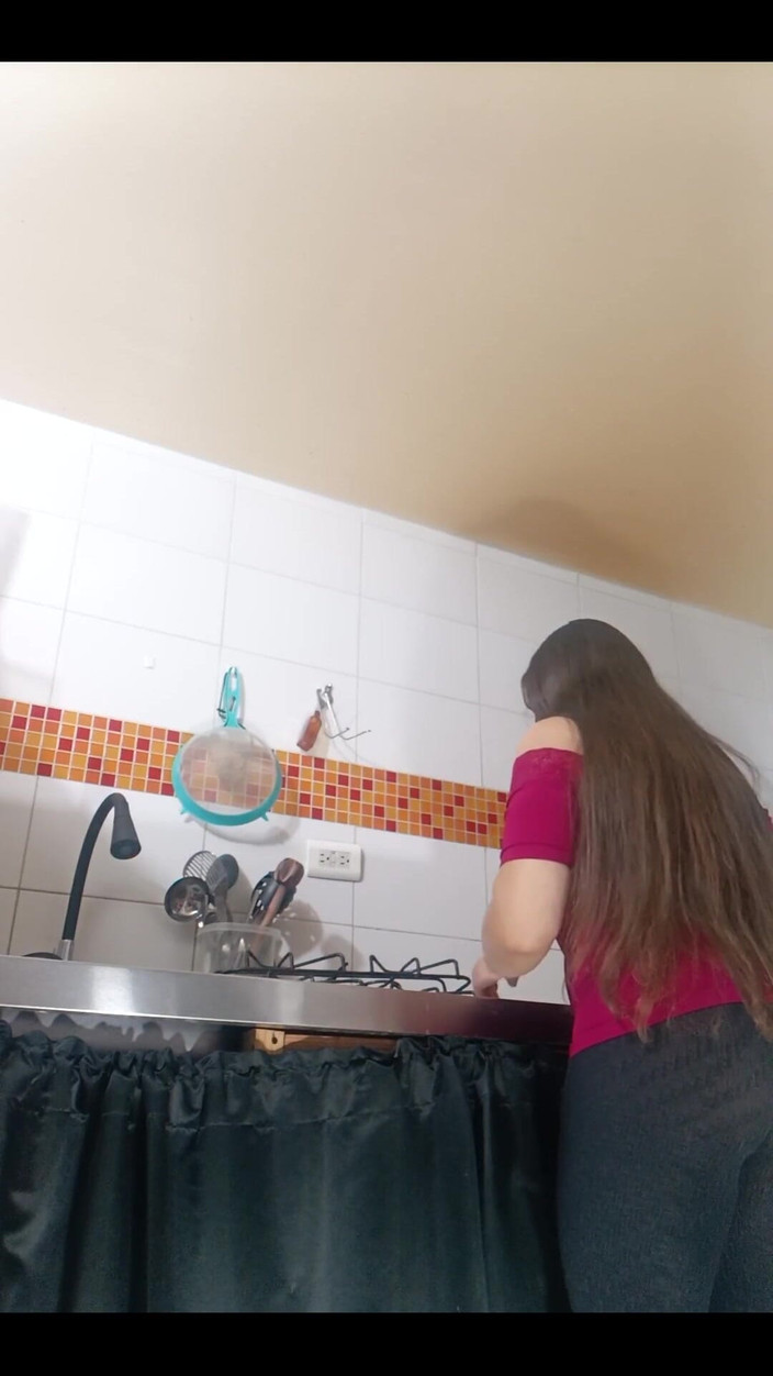 Valery Saenz xxx: Фантазия колумбийской шлюшки-мачехи с большой верблюжьей лапкой