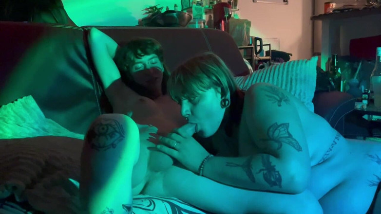 MdmAsmoth: Ragazzo trans e sua moglie scopano con passione