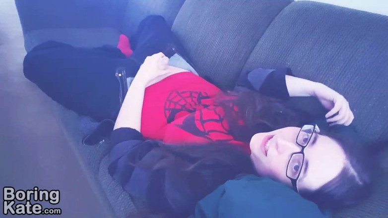 Boring Kate: Un huevo Tenga y un gran sofá cómodo