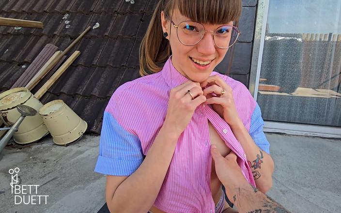 BettDuett: Venkovní pár sex na balkóně !!