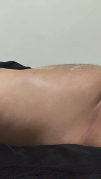 Un Gay Philippin Pulpeux Utilise De L’huile En Se Masturbant