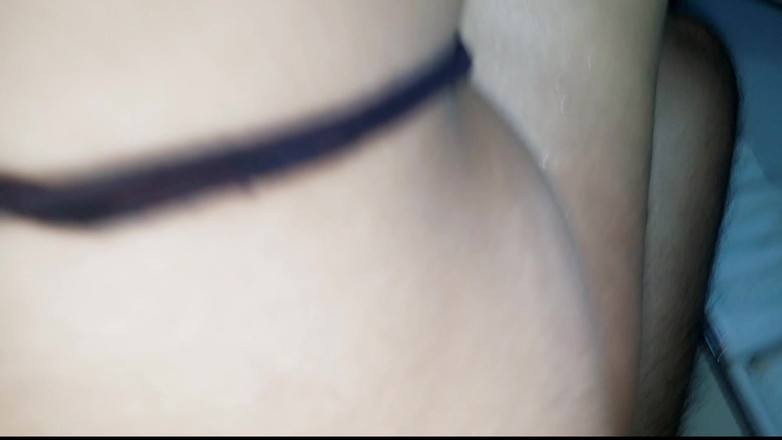 Shahinbd: 印度女孩在浴室洗澡时，她的继兄弟进入浴室并开始操她的屁股