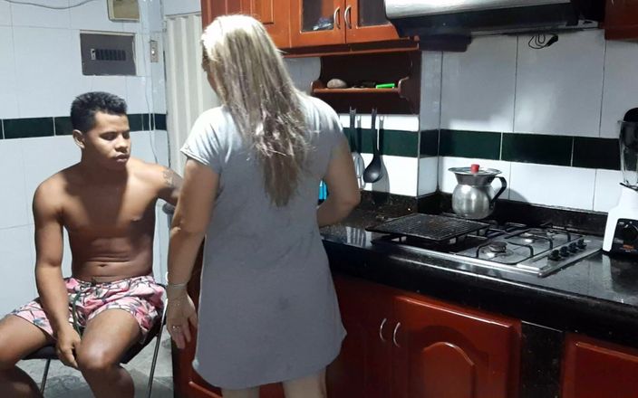 Miller Family: Całowanie Przechodząc mój język do pochwy ust tej milf