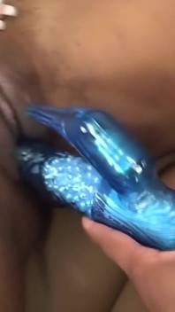 Hãy nhìn hai người hứng tình này cách họ thủ dâm âm hộ ướt át của họ