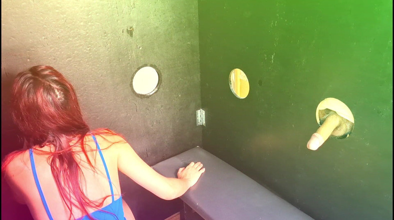 FannySquirting: Dziwka żona ssie i pieprzy utalentowanych nieznajomych w gloryhole