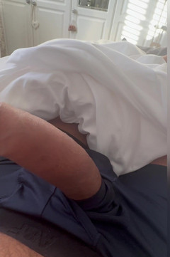 Hot dick in your ass: 友達を誘惑するためにカムを隠す、助けてくれなかったのは残念だ