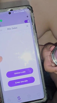 用Svakom的“klitty”吮吸和舔舐我的每个洞非常美味