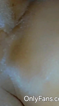 Tiny Dick Sissy Strip tachinare și show bleg Micul clitoris încearcă să se masturbeze