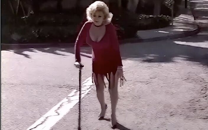 Rodney Moore: 80年代のおばあちゃんヴィンテージポルノ老婦人が顔を取得します