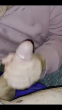 Blowjob buatan sendiri di bilik air dari seorang awek Argentina yang mengambil pancutan besar di dalam mulutnya