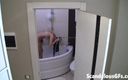 Scandalous GFs: Моя оголена дівчина у ванній кімнаті купається