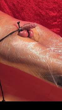 Den 19/28 - mučení po orgasmu pro svázaného mužského otroka - femdom dojení