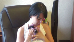 Sexy Milf: 청바지를 입고 오줌을 싸고 사정할 때까지 젖은 팬티로 자위하는 Kate