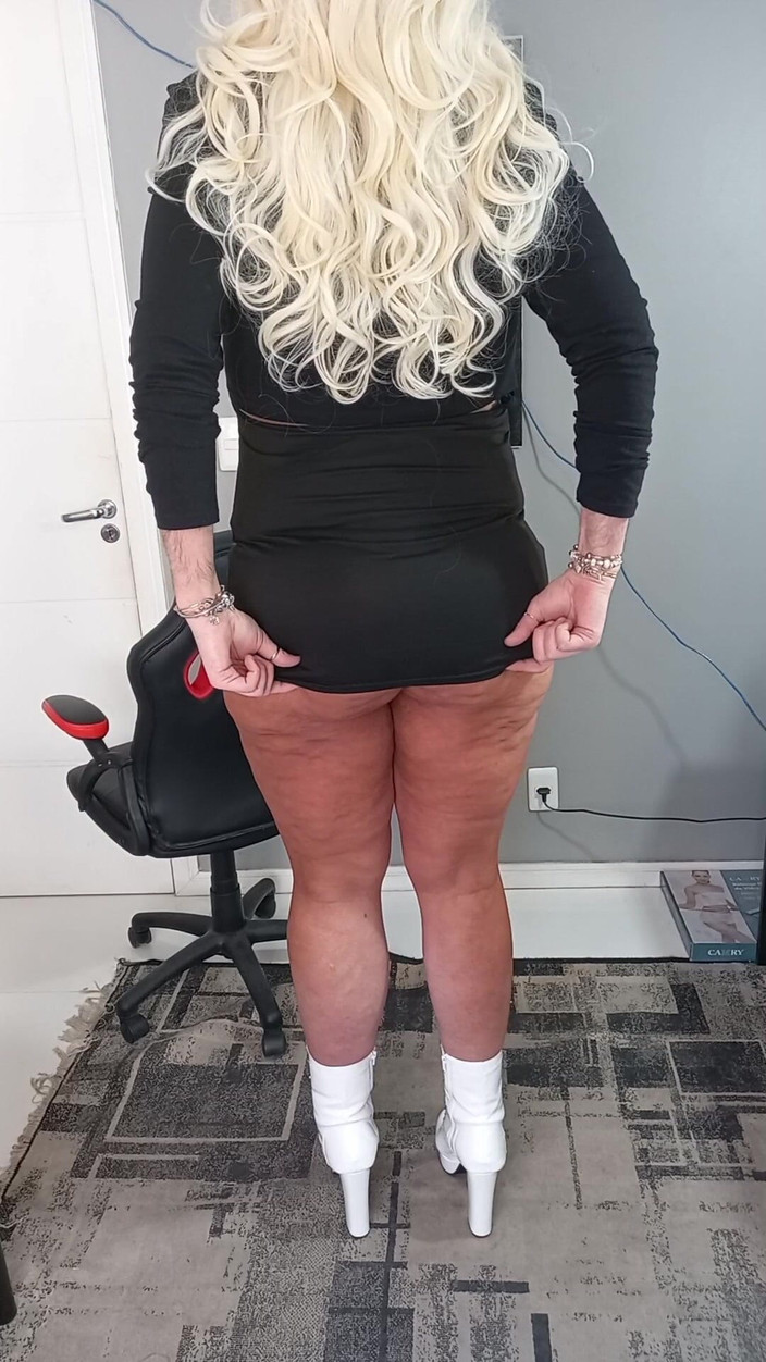 Sexy ass CDzinhafx: Mijn kont met nieuwe bikini en minirok