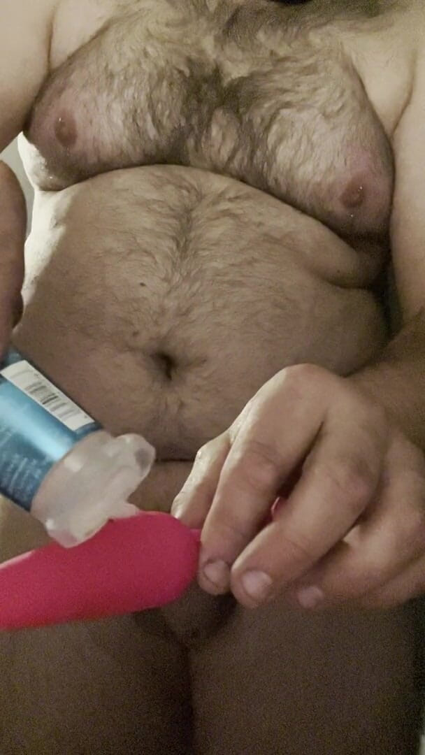 Shaun Cbt: Anal travestiler yarak ve topu pirsingli meme uçlarıyla kelepçeliyor