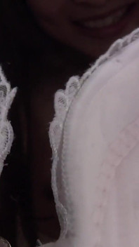 Uma garota surpreendentemente peituda e bonita chamada Tsubomi tenta o seu melhor em posição de vaqueira e enlouquece por seu pau