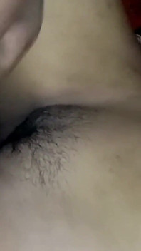 Bengálská těsná chlupatá kundička ošukaná přítelem Kalkata misionář porno video