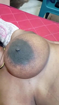 Bigboobs indiska moster sexiga bröst och bigass show