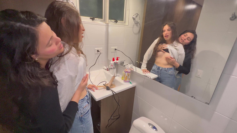 scarlettandc: My Makeup Artist Invites Me to Do Hot Things