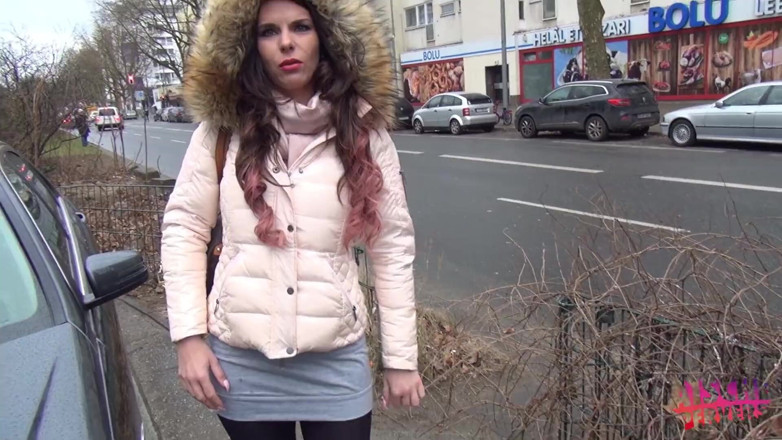 Aische Pervers: Una sveltina anale in macchina con il mio amante