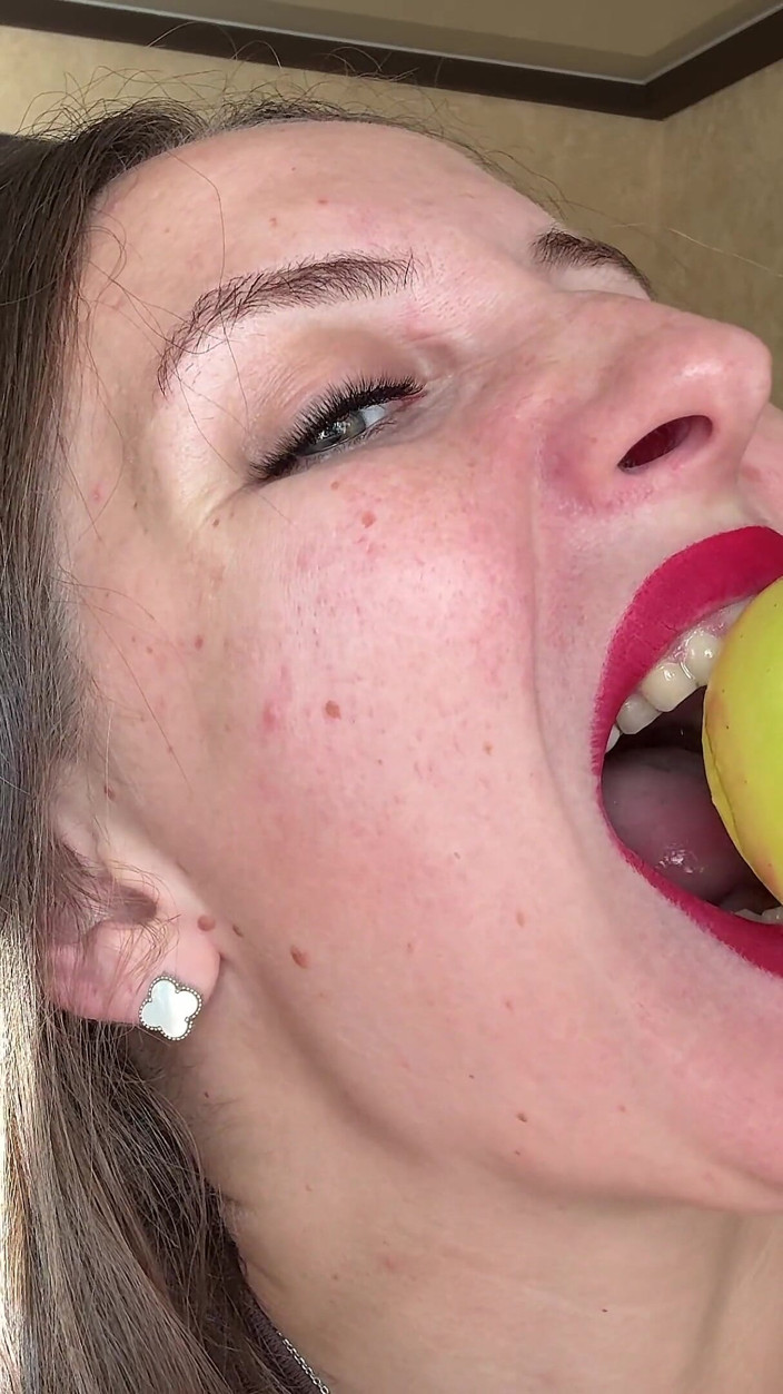 Hottie goddess: Svälja biteförförelse pOV