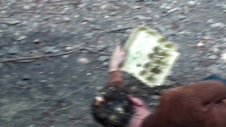 Femdom Austria: Na zewnątrz upokarza tego niewolnika