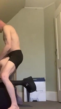 Tight tonåring knullas hårt av styvpappa
