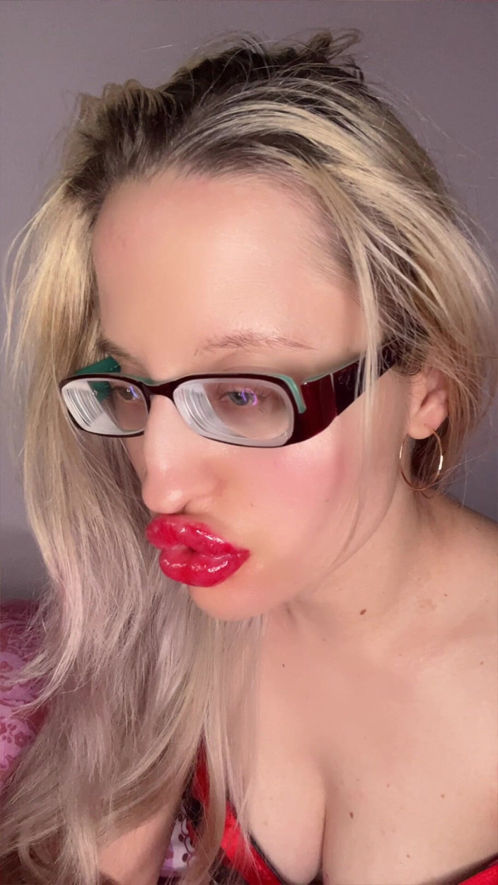 FinDom Goaldigger: Menina rabuda ou transformação de garoto