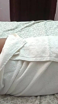 Stimulator geeft tietenmassage aan vrouw -2