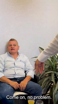 Oszukiwanie Latina MILF pieprzy kutasa najlepszego przyjaciela męża, Wielki tyłek dostaje wielki wytrysk w jej ustach