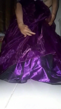Saten mor ballgown mastürbasyon