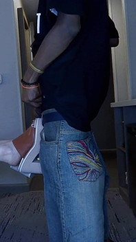 Sexii, la matrigna di calcio thikk getz una calda sborrata nera sui suoi piedi! (versione ice blue)