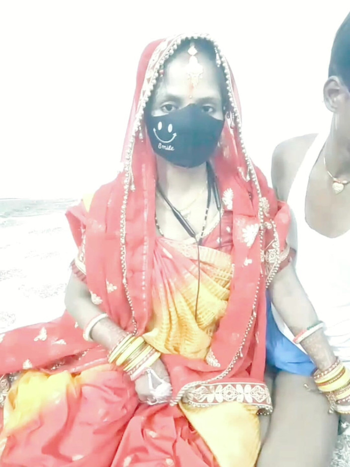 Nisha bhabhi ki chudai: Después de Karwachauth marido folla mi boca