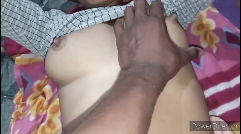 Ritu: 我和ritu bhabhi玩了一次很棒的性爱