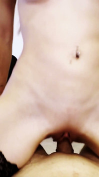 독일 핏 뷰티 걸 비비 발렌틴과 자지를 깨끗이 빨아주는 POV 질싸 섹스