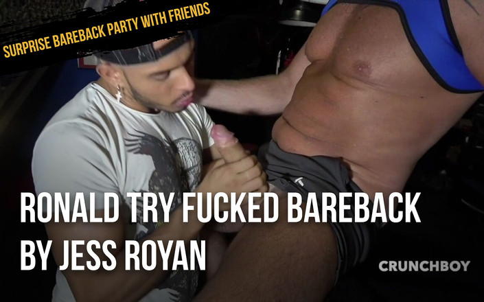 Surprise bareback party with friends: Ronald Try被jess royan无套干