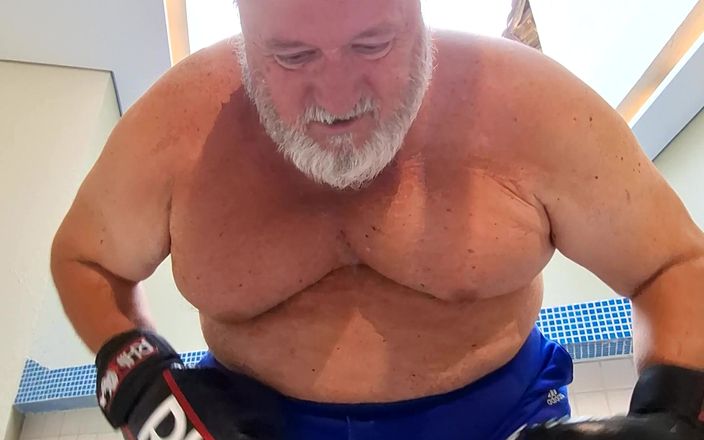 Combat and fetish: POV: Tata Szef Bokser kontra ja