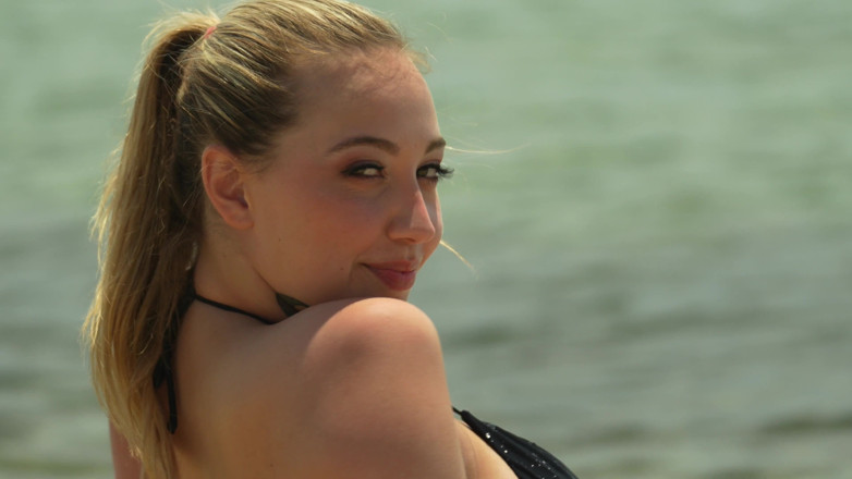 Jet sex prod: Ella tiene sexo con 2 chicos que vienen a casa del...