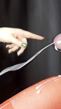 İki kez geldi ve kendi dölünü yedi