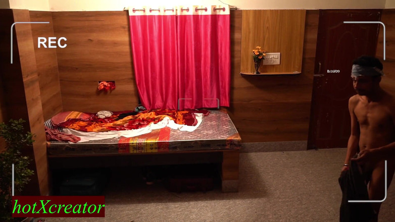 Hot creator: Hintli Hırsız Şanslı Güzel Ev Hanımına Ulaşıyor Ve Onu Sikiyor!