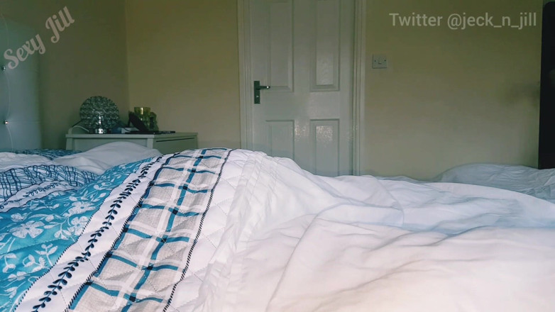 Big Ass Latina: 딥쓰롯 정액으로 의붓여동생의 아침을 치료하는 배다른 아들