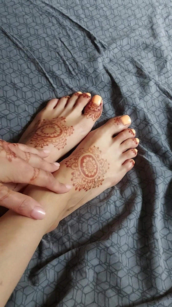 GinnaGg: Mehendi tatuato feticismo del piede