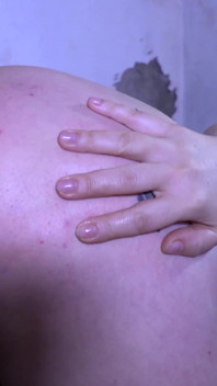 Duitse seks met milfslet met grote tieten en tatoeages in de kont geneukt door een oversized pik wordt vastgebonden