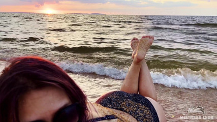 Mistress Legs: Bellissime suole rugose e dita dei piedi che si oscillano...