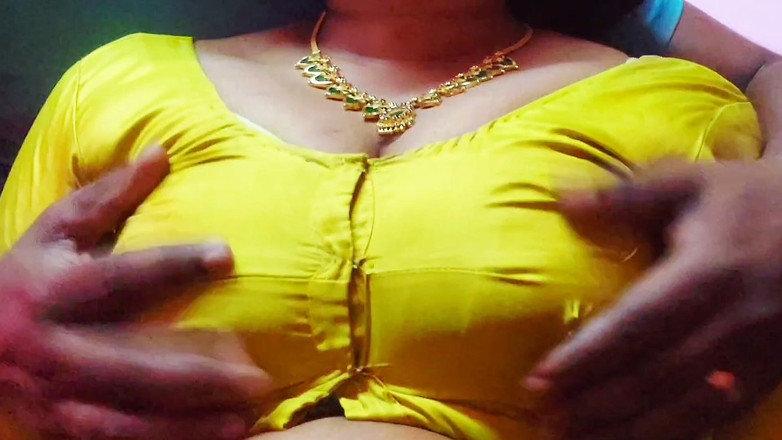 Desi Mohini: Indická tetička si užívá se sousedem